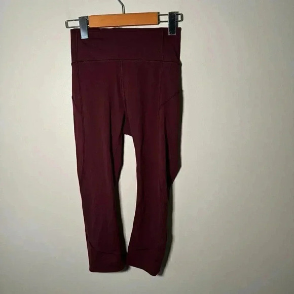 Lululemon Invigorate High-Rise Crop 17" Red Merlot 4 - Picture 6 of 9